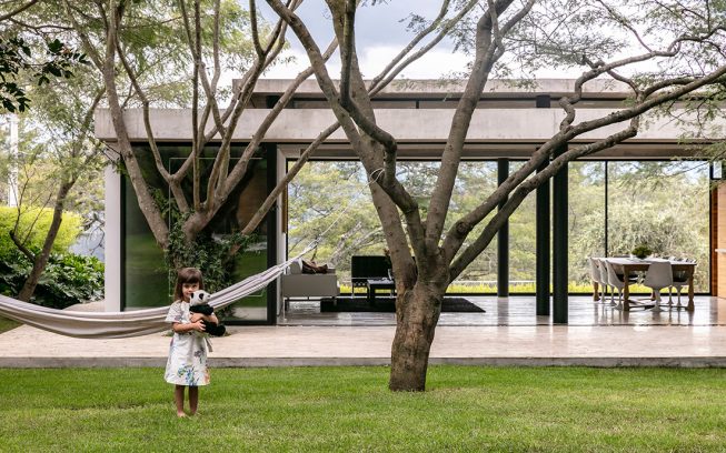 Gabriel Rivera Arquitectos a conçu la “Casa Tacuri” dans un site verdoyant en Équateur img