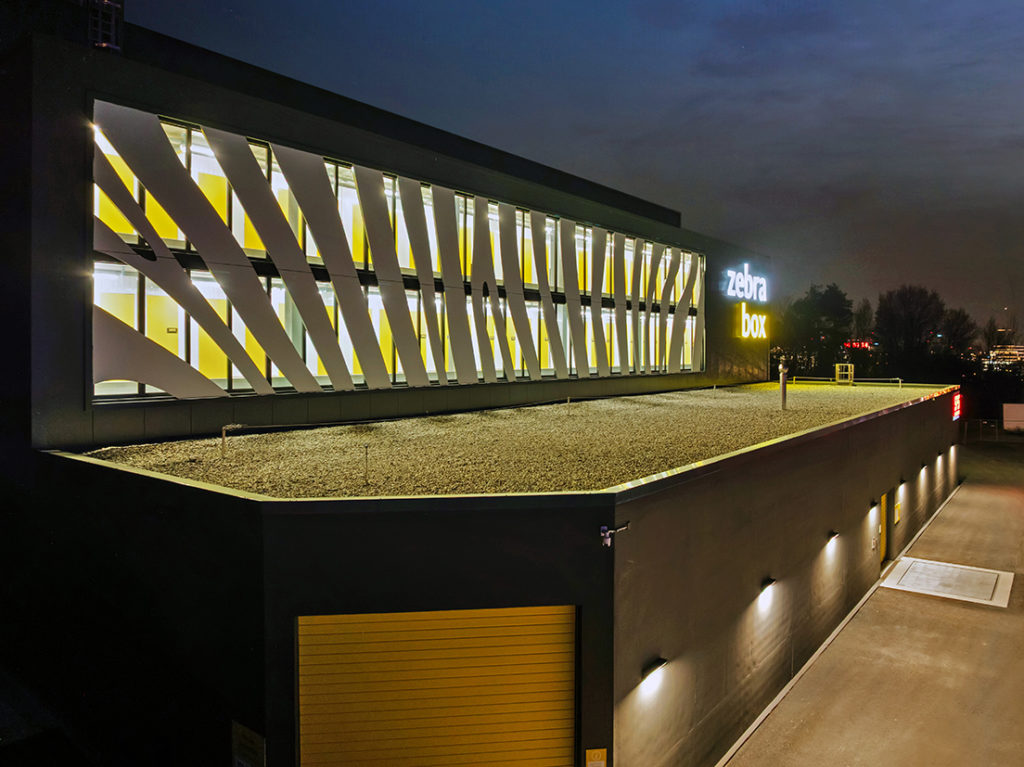 Zebrabox Bussigny vu de nuit